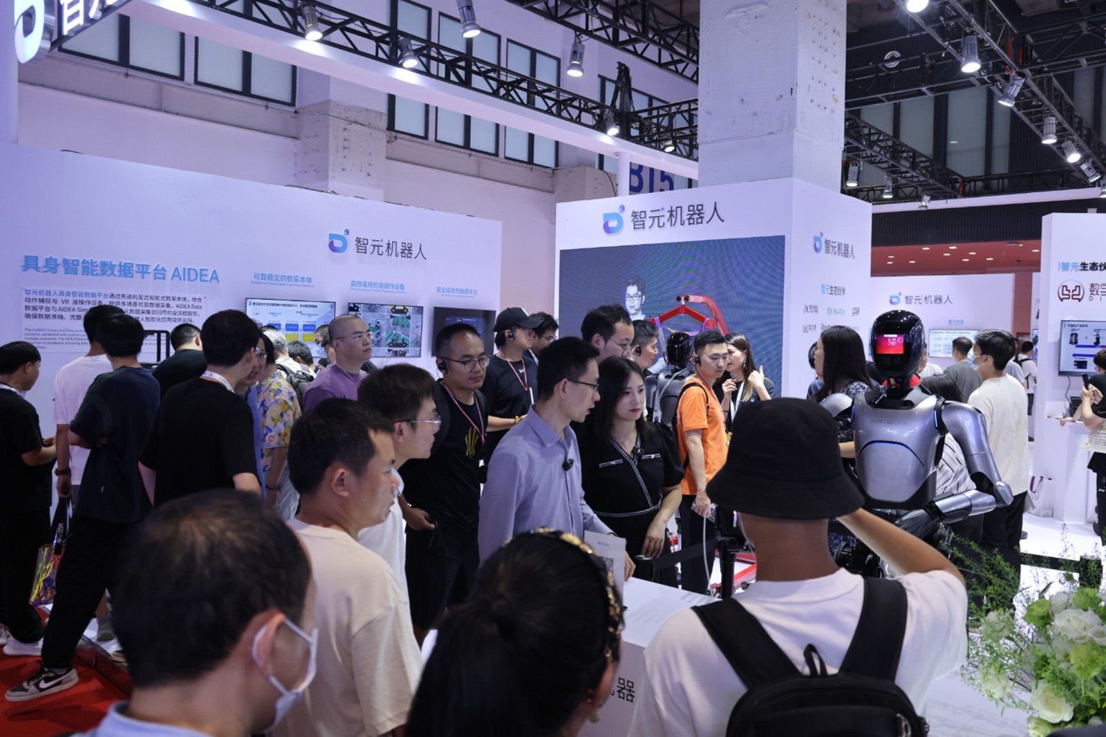 半岛(bandao·中国)机器人亮相世界机器人大会WRC